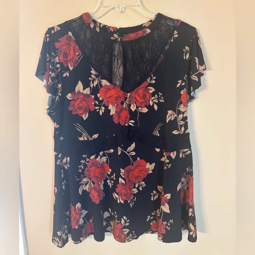 TORRID women’s floral lace flutter sleeve top size 00